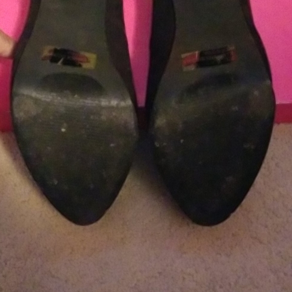 Shoes - Picture 3 of 4
